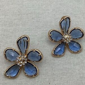 Large Glass Flowers Lever back Pierced earrings